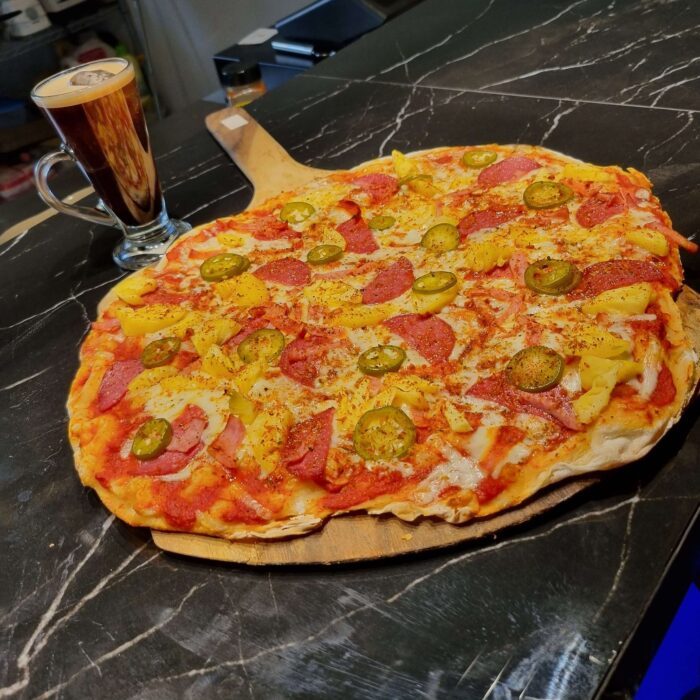 Personal pizza 6″ Perfect for 1 or 2 people, freshly made to order in bangkok sikhumvit soi 33. Cheese / Pepperoni / Hawaiian / Chicken Jalapeno